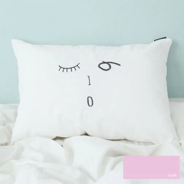 [마치앤어거스트] 표정자수 베개 오전9시, 라일락