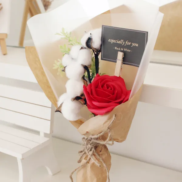 블랙앤화이트 비누꽃 앙증 목화 꽃다발 레드