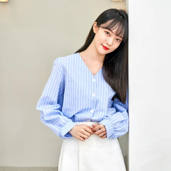 반에이크오 브이 블라우스