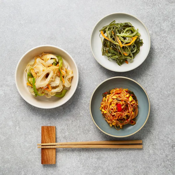 더반찬 볶음 반찬 국물많은콩나물 300g + 미역줄기 250g + 구운어묵 220g 세트 1세트