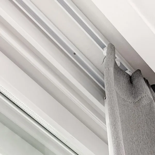 이중 커튼레일 화이트