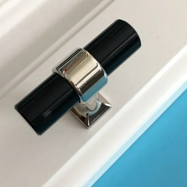 QDY 조정 가능한 피치를 가진 까만 아크릴 부엌 문 내각 손잡이 잡아 당기기 손잡이, 크롬 -50mm