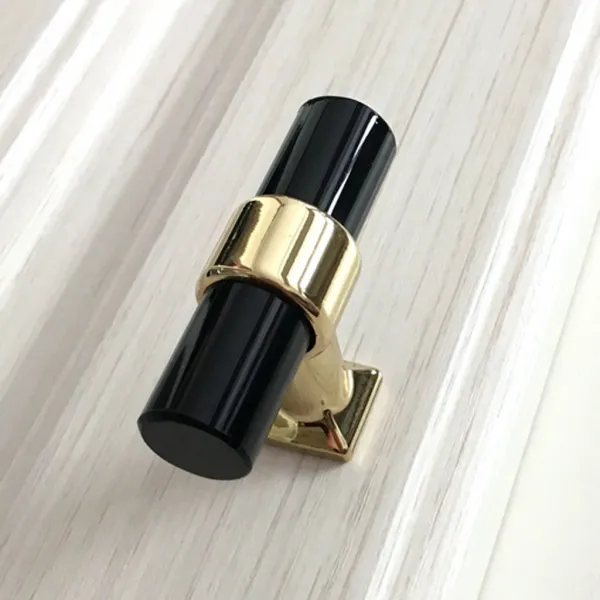 QDY 조정 가능한 피치를 가진 까만 아크릴 부엌 문 내각 손잡이 잡아 당기기 손잡이, 금 - 50mm