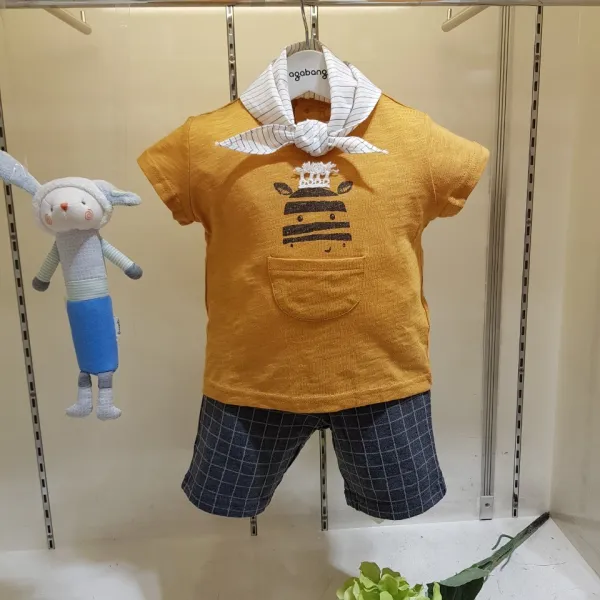 아가방 50% 여름 베이비페어! 저런 블루만 강요당한 블루도련님? 올 여름은 에스닉한 팻피 도련님 ! 스커프까지 델구왔숑 상하셋듀셋뜌! 편하다는 당연한 말은 패슈하겠어!