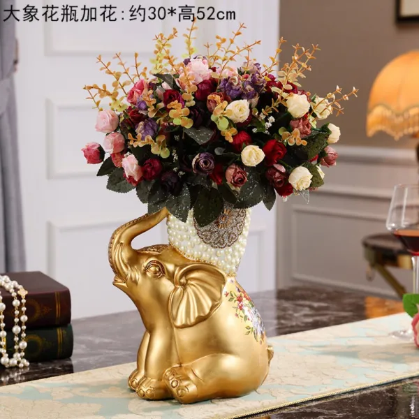 북유럽 거실 인테리어 황실 꽃병 화기 코끼리 꽃병에는 6송이의 천연장미가 곁들여져 있다