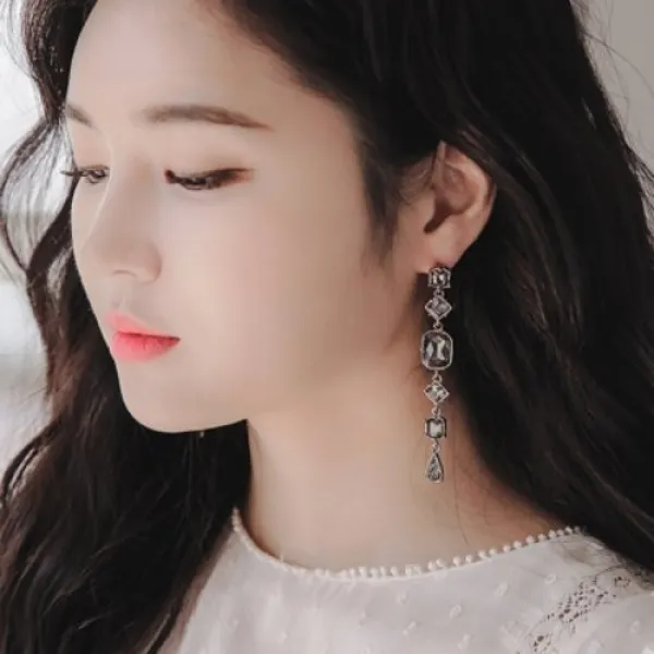 [텐바이텐] 제이로렌 M02354 스케치 그레이 크리스탈 엔틱귀걸이_(620503)