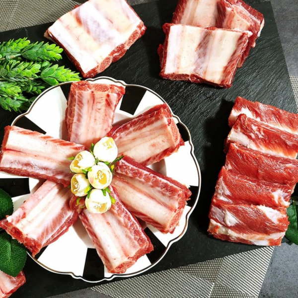  자연식탁 국내산 한돈 돼지 등갈비 3kg + 등뼈 1kg 증정 1박스 돼지 등갈비 5kg + 등뼈 1kg 증정
