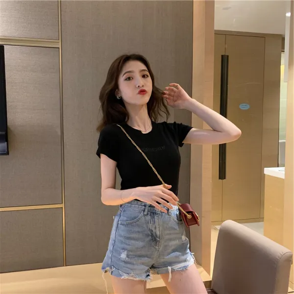 반팔 티셔츠 여 이른 봄 여름 인스톰 슬림해 보이는데 베이스가 작다.셔츠를 대신 지급하다.
