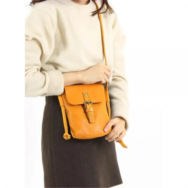 직장인 출근 여성 고급 트랜드 크로스백 20대 회사원