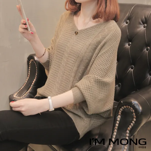 아이엠몽 브이넥 니트 티셔츠 스웨터 펀칭 포인트 페미닌한 블라우스 BB222411JS