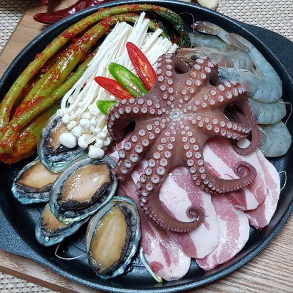 여수첫딸김치 돌문어갓김치해물삼합, 3인용, 2kg
