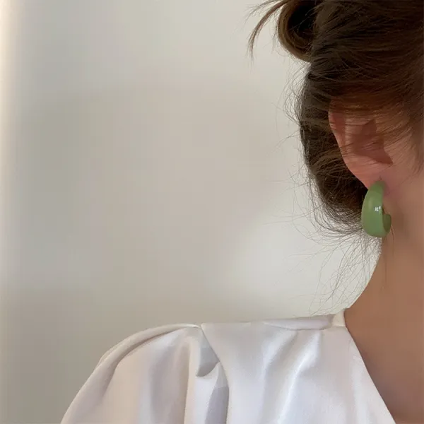 DFMEI 앤티크 C자형 수지 귀걸이 여 심플한 느낌으로 스타일링하기 좋은 귀걸이귀걸이를 달다