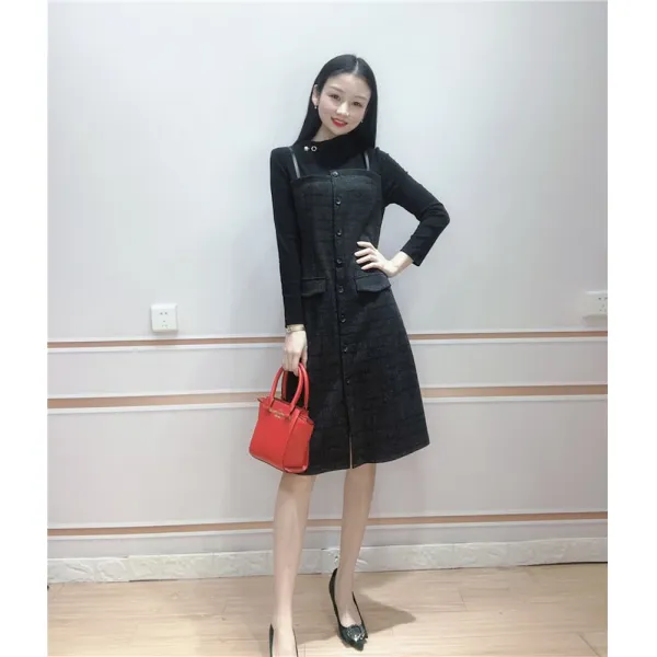 위파인더 섣달 그믐날 여장도매 전문 매장을 보내 한국판 스타일의 슬림핏 원피스 2종을 동시 판매하였다.