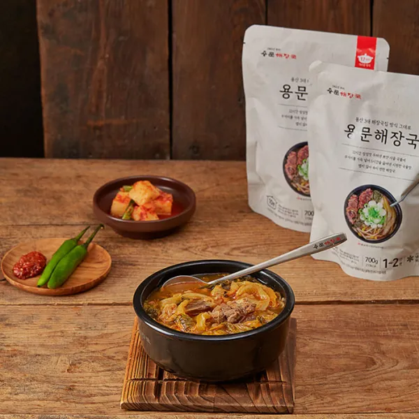 [56년 맛집 용문해장국]17시간 우려낸 소뼈 우거지 해장국 국 찌개 밀키트 사골 된장 몸보신 즉석국 뼈해장국 (1~2인분 700g 1팩), 용문해장국 700g