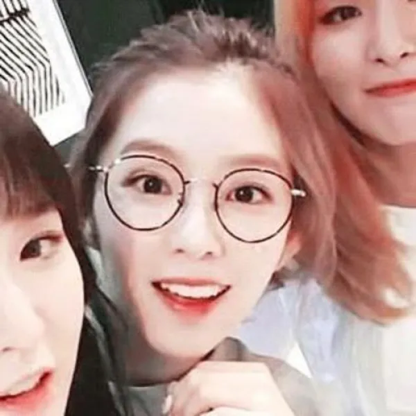 새로운 배주현 아이린 같은 안경테 빈티지 쁘띠 프레쉬 안경녀 얼굴을 한 민낯 평광경남