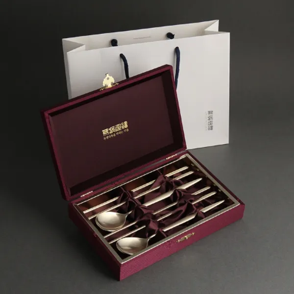 인스푼 티타늄 수저세트 골드 부부 2인용 2p 2절 고급 명품 예쁜 숟가락 젓가락 무병다복 보니따 결혼식 답례품 품질보증서 명절 선물 신혼 혼수 건강과 행복을바라는마음 외국인선물 제사 차례 쇼핑백증정 실크케이스 특별한날을위한선물 타임라인 티타늄 골드 2p 2인용 +고급실크케이스 1set