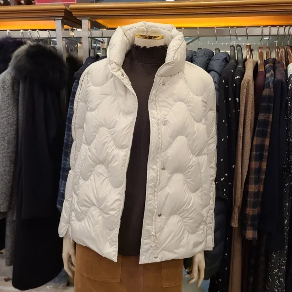 BCBG 비씨비지 개성있는!! 겨울 특별한 누비 구스다운 카라 숏 패딩 점퍼
