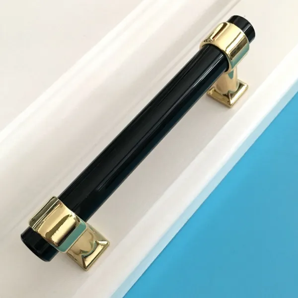 QDY 조정 가능한 피치를 가진 까만 아크릴 부엌 문 내각 손잡이 잡아 당기기 손잡이, 금 - 120mm