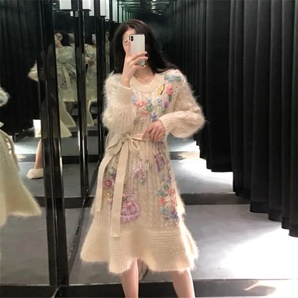 여성 블링블링 앙고라 플레어스커트 자수느낌 포인트 여성스런 니트 원피스