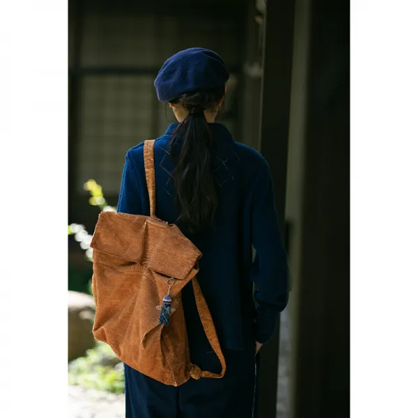 목의유람 오리지널제작 디자인 여성 룩 대용량배낭 볶은 색깔 봄 무드 가볍게 얼굴을 스치다