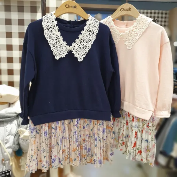##치크 철산점@@ 이뻐요~롱티셔츠에요~밑단이 쉬폰으로 레이스가 첨가되어 참말로 이쁘네요~실제로 보면 더이뻐유~