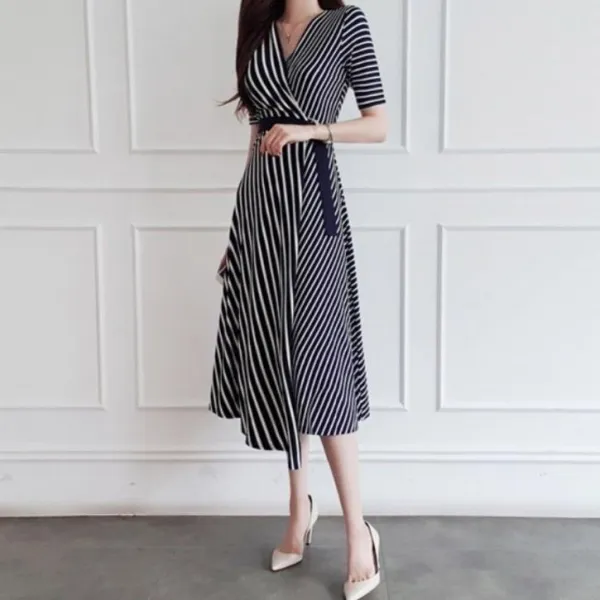 딸기언니 명품 스트라이프 패턴 랩 lap 원피스 수입