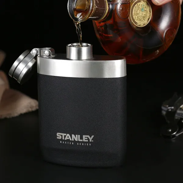 미국 stanley 스 탠 리 고 급 스 럽 게 304 스 테 인 리 스 스틸 휴대용 평촉 소주 병 백주 병 독 독 잔 잔 몸 에 지 니 고 있 는 미니 빈 티 지 방수 남자 선물 대사 236 ml 반 근 배달 잔 과 깔때기, 상세페이지 참조