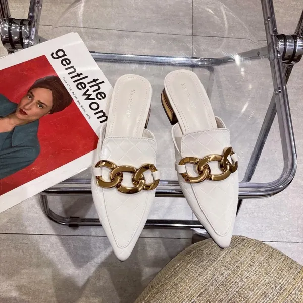 Mar.23 78번 봄가을신상 게으른 놈은 앞코 반 슬리퍼를 신고 여자들은 굽이 굵고 굽이 낮은 걸 신고 발을 질질 끌며 뮐러를 신는다.z