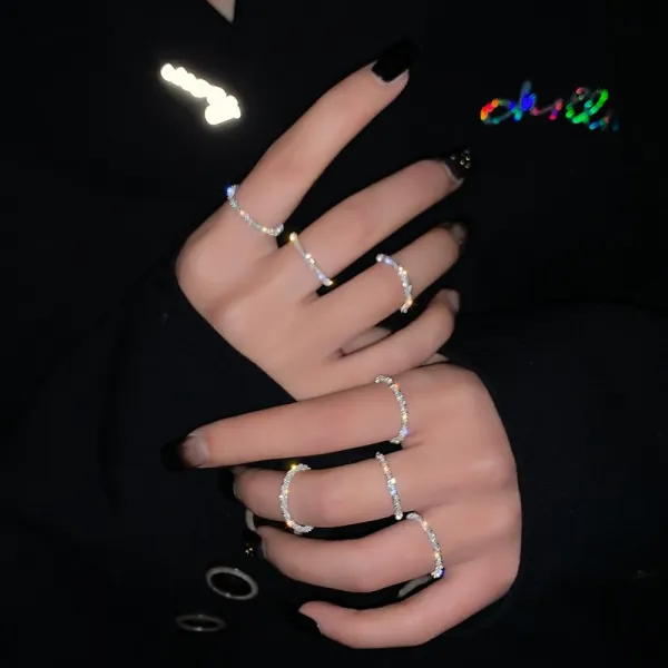 물결이 쨍쨍 비치다 서클에 하늘에 별이 가득함 여성 보이핏 볼륨 디자인 냉담 무드 트렌드 고퀄리티 세심함