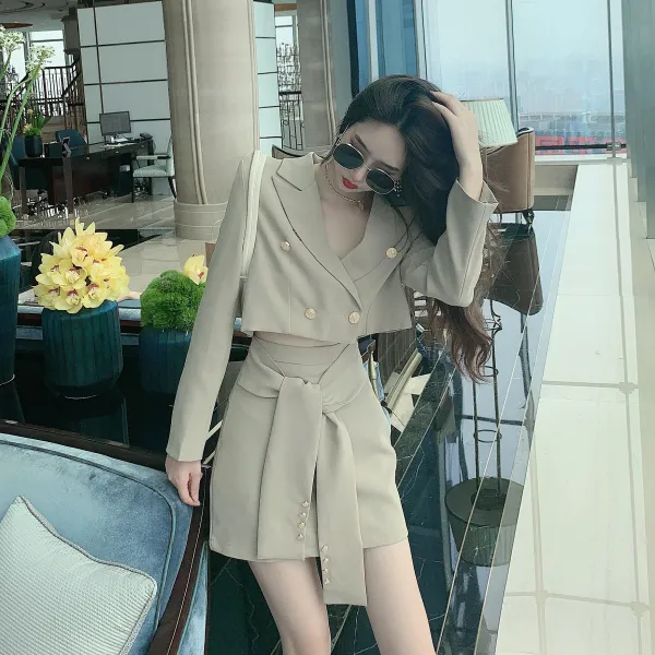 가을 여자 행세를 함 룩슬림 슬림핏 고위급 스커트 미스트 크림 페이스 상조류 카라넥