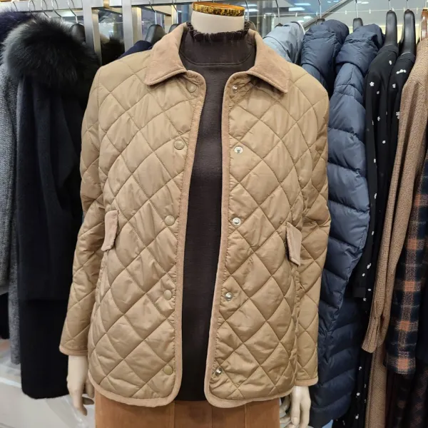 BCBG 비씨비지 심플한디자인!! 겨울 골덴카라 퀼트 자켓형 숏 누비 자켓