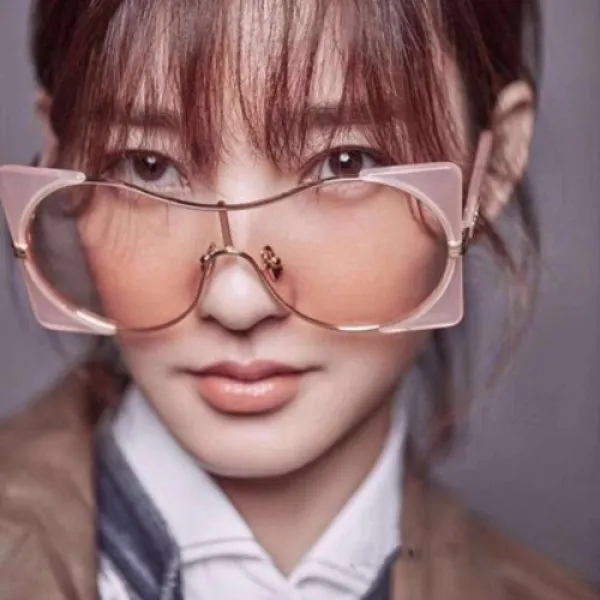 잡화 남녀공용 바캉스룩 패션 선글라스 왼편 쿨한 빅 프레임 샴브레이 사각 선글라스 여성 패션 오목한 스타일 개성 선글라스