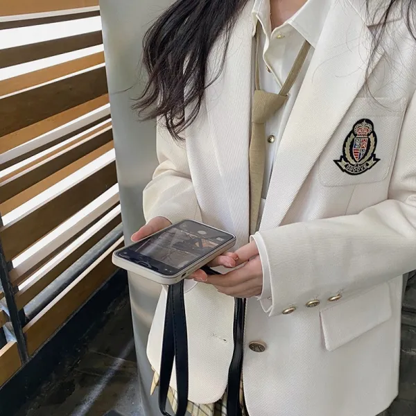 매화는 귀족 대학 윈드 커버 학교 엠블럼 자수 양각 금속 버클 셔츠 클래식 격자 무늬 스커트에 익숙하다.