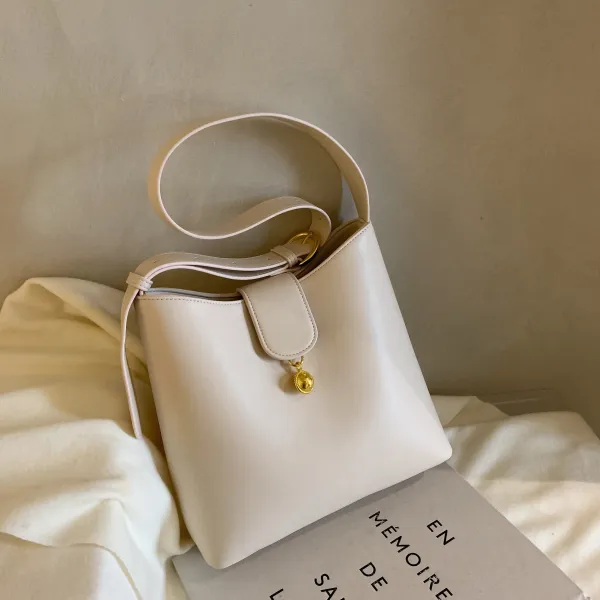 남풍 마이크 화이트 버킷숄더백 여성 트렌드 여름 고궬 질감 크로스백