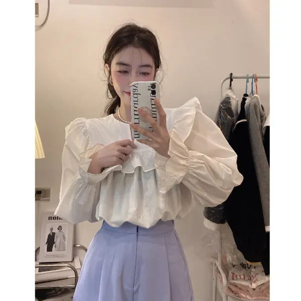 KORELAN 러플 브이넥 셔츠는 굉장히 요정같고 고급스러운 느낌은 루즈하고 화이트 긴팔 탑을 입요