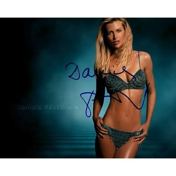 Daniela Pestova Ruffle Panties 로그인 인뿌라스 뿌리 뿌라 경악 서명 11x14 포스터 사진