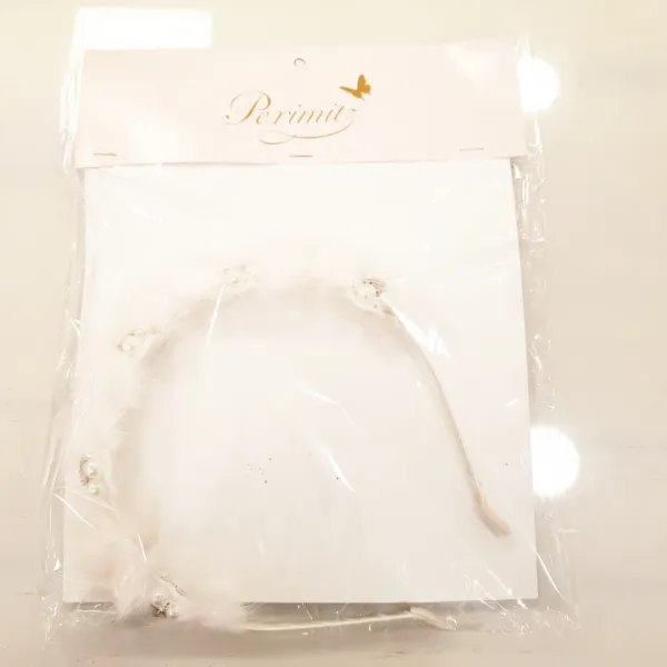 페리미츠 퍼가 돋보이는 연한 핑크머리띠