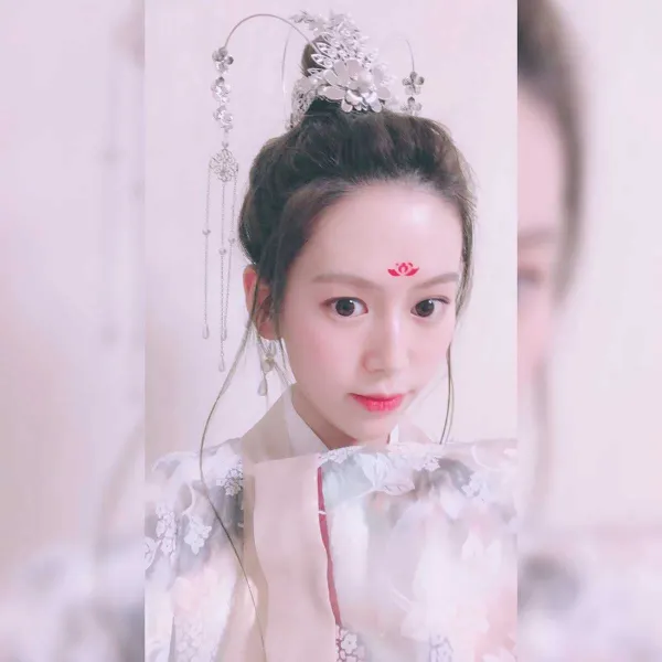 라이프영 미나토 미즈후쿠테이코대박관화개여 머리장식중국식 신부 선한복 춤사위 새사진
