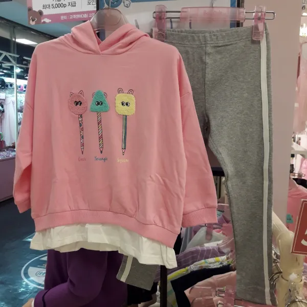 로엠걸즈 철산점 이쯤은 되야죠~!! 보들보들 예쁘네요~방송댄스 트레이닝 상하세트