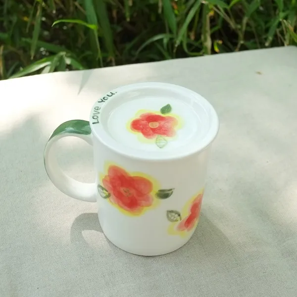 [ 지니다스튜디오 ] 빨간꽃 뚜껑 머그 370ml(핸드페인팅), 빨간꽃