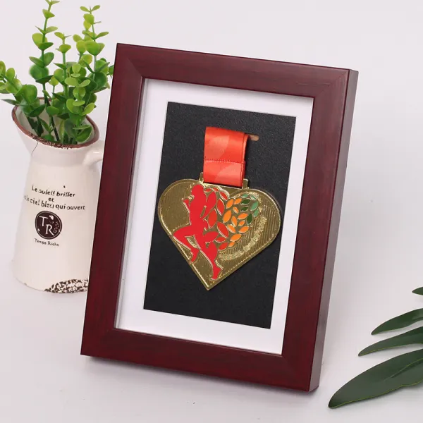 메달 틀 말 라 송 메달 수납 전시 프레임 벽걸이 벽 메달 장려 상 꽃 평형 차 전시틀 진열 대 7 촌 1 개의 메달 블랙 나무 틀 + 검은색 바탕