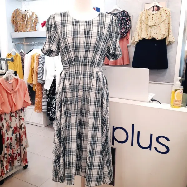 ab.plus 뉴코아울산점 퍼프소매 체크 롱원피스@@ 비침없는 시원한소재~##편안한프리사이즈(55~77)@허리뒤쪽을 살짝잡아주는 허리밴드로 날씬~