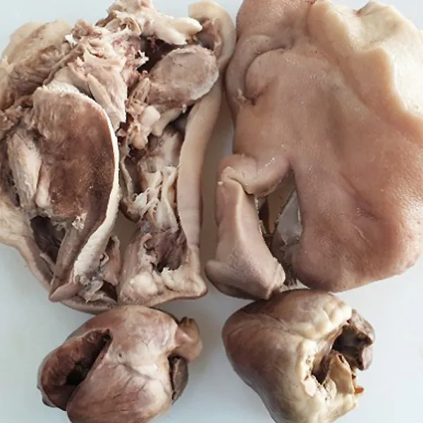 현지푸드 국내산 삶은돼지머리 1마리분 삶은염통 2개, 1마리, 3KG내외 (돼지머리마다 무게가 달라 중량의 차이는 조금씩 있을 수 있습니다. )