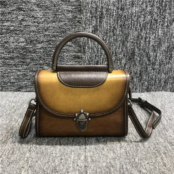 토트백겸숄더백 주머니 진수를 보여 줬다 위 여성가방 두층 클래식 블러킹 정형 키링 파티 2411420228