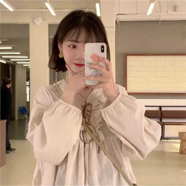 오피스룩으로 손색없는 하늘하늘 블라우스