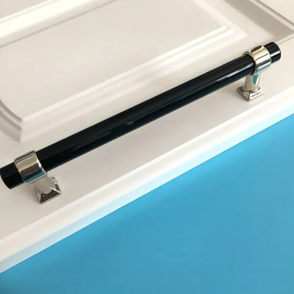 QDY 조정 가능한 피치를 가진 까만 아크릴 부엌 문 내각 손잡이 잡아 당기기 손잡이, Chromium-192mm