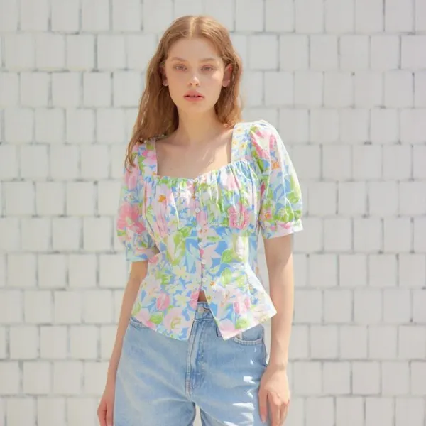 [천삼백케이] [벰버] HEART NECK HALF SLEEVES SHIRRING BLOUSE(FLOWER)