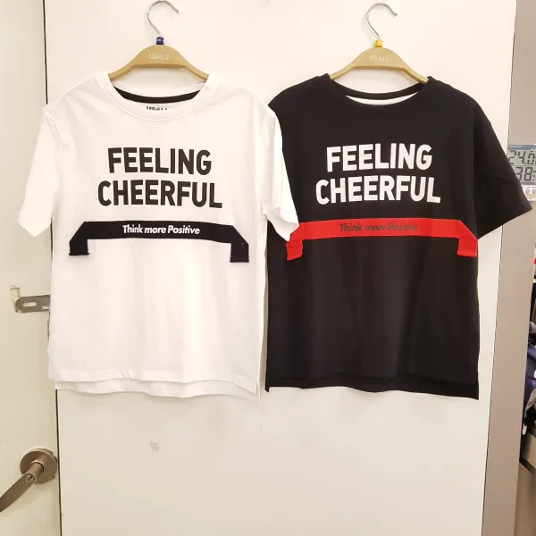 유솔 논현점 19년신상 트랜디하고 깔끔한 스타일 멋스러운 레터링과 테잎 장식 시원하고 얇은 소재의 반팔티 레터링 반팔 티셔츠