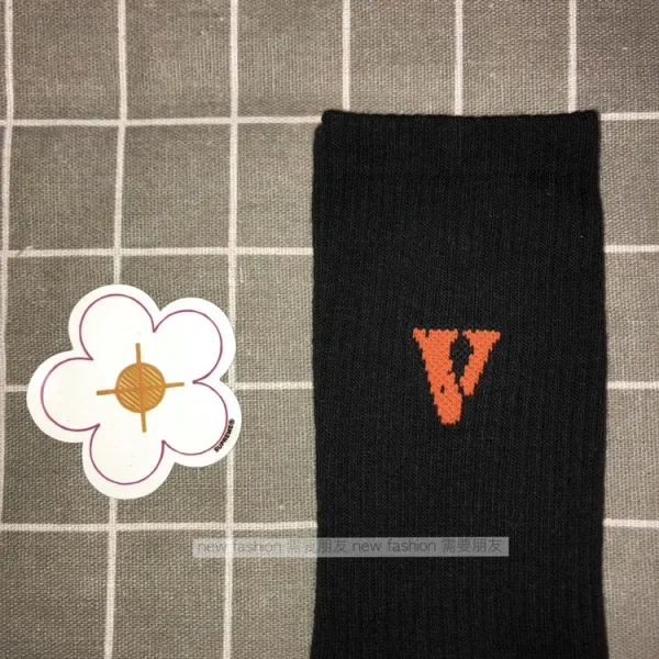 브이론양말Vlone PopUp V자 물결표 양말 세미통 블랙