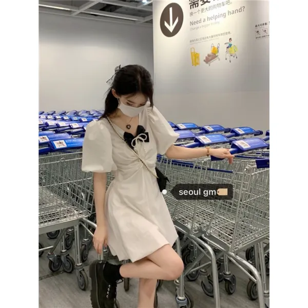 엉뚱한송아지 SEOUL 단짝 여동생 다가오다 약속 장소로 가다 스위트 나비넥타이 단추짜임 브이넥 허리보정 여성